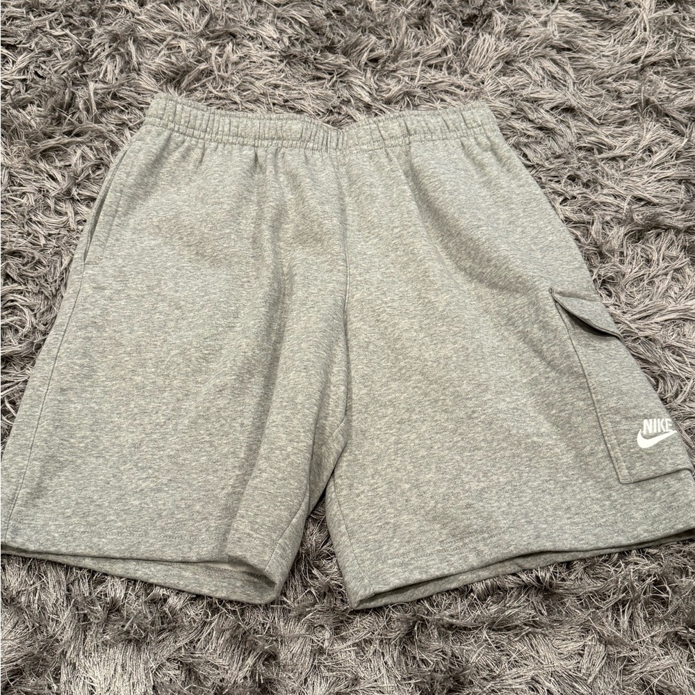 Nike Cargo Club Shorts Grey. Mens Large